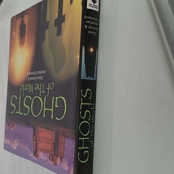 Book Ghosts of the World | 249 Pages | Jacket Cover - Picture 3 of 8